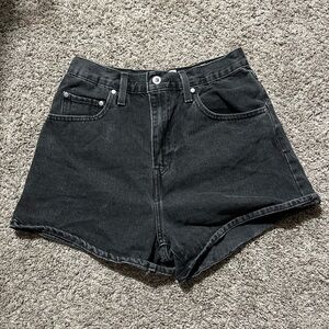 Women’s Levi's Strauss Silver Tab High Waisted Mom Shorts Black Denim Size 29